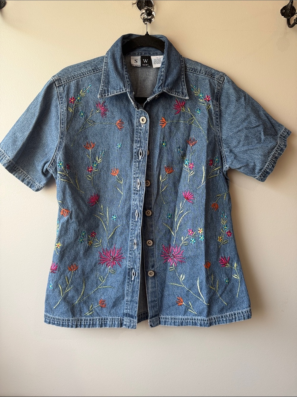 Studio West vintage Short-Sleeve Embroidered Floral denim Shirt small cotton
